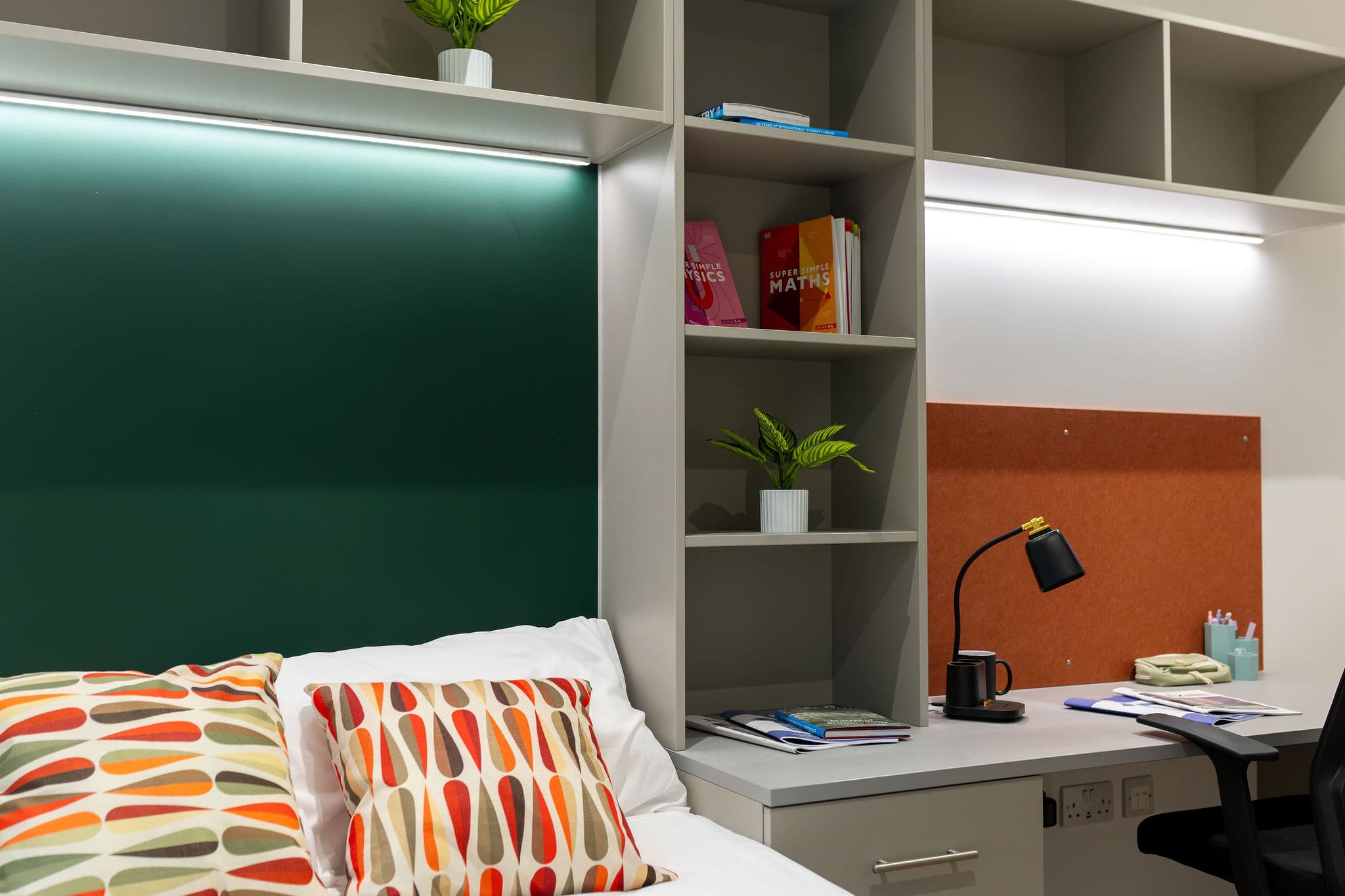 238 Kennington Lane Single Bed Ensuite with Storage and Desk