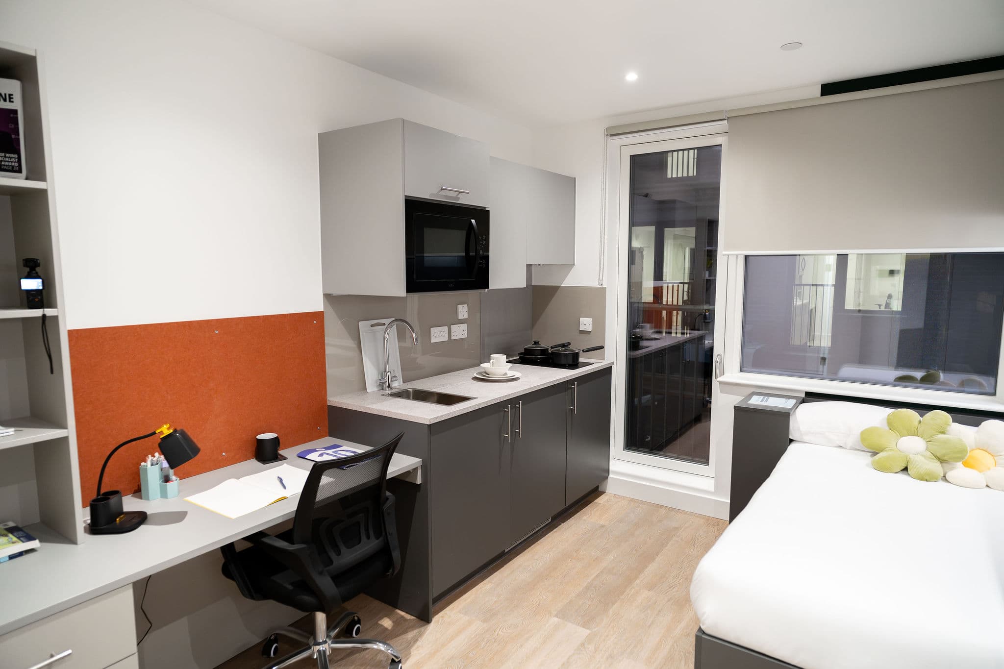 238 Kennington Lane Single Studio with Deskspace